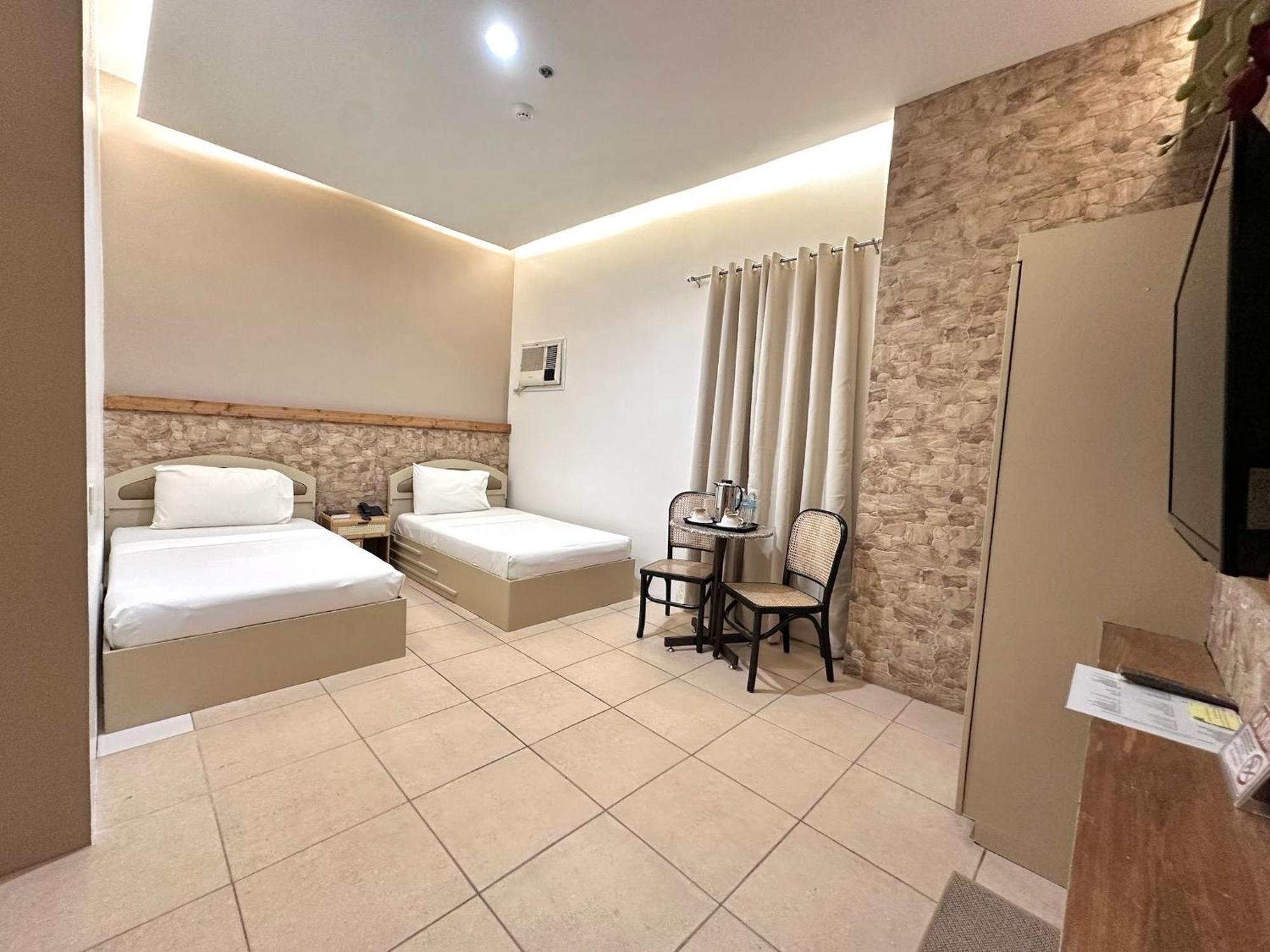 Hotel Nicanor Dumaguete City Exterior photo