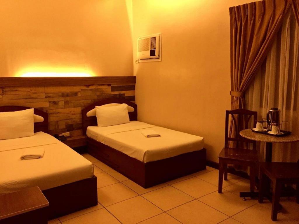 Hotel Nicanor Dumaguete City Exterior photo