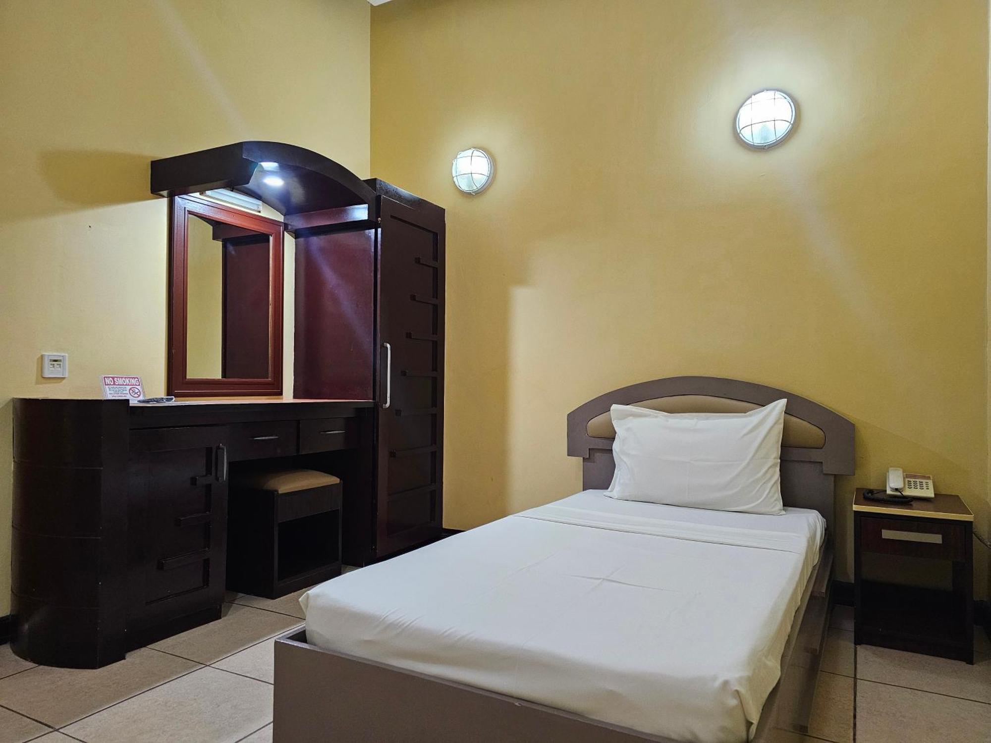 Hotel Nicanor Dumaguete City Exterior photo