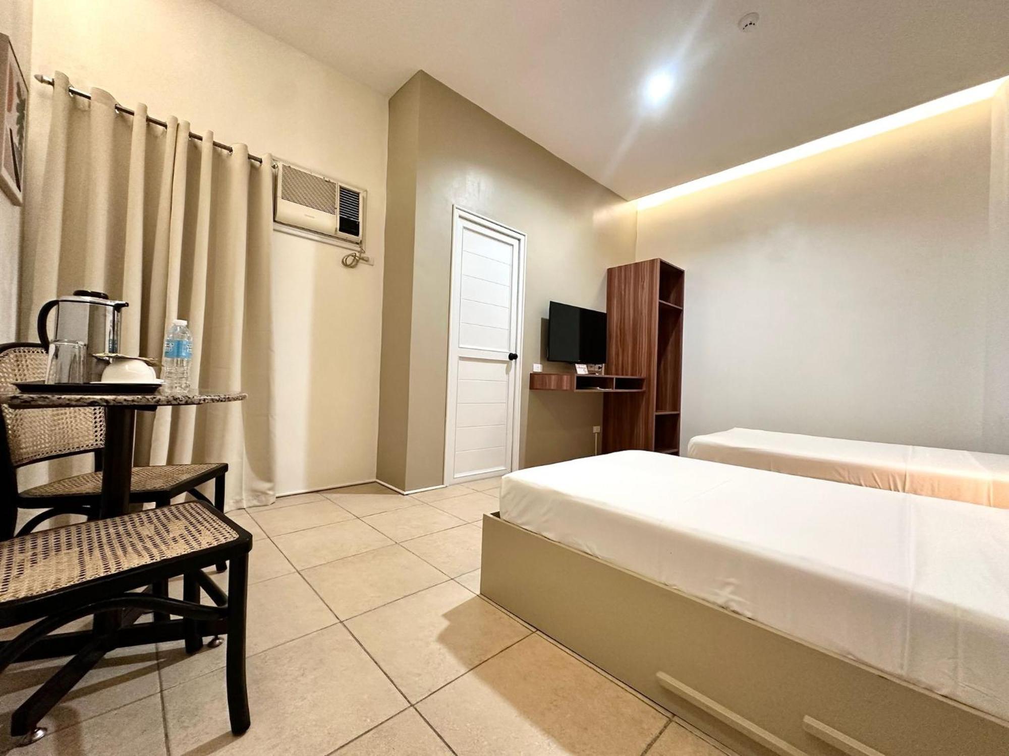 Hotel Nicanor Dumaguete City Exterior photo