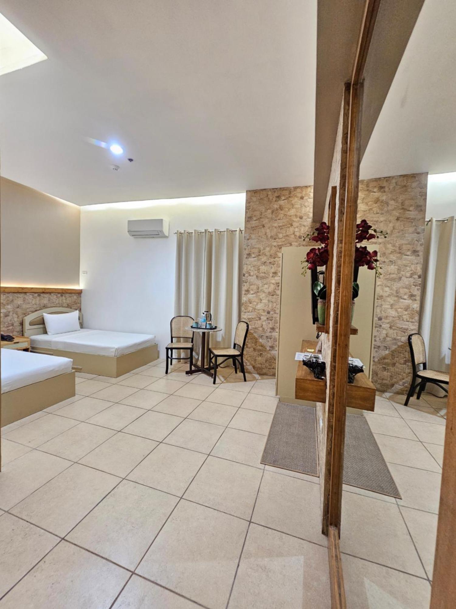 Hotel Nicanor Dumaguete City Exterior photo