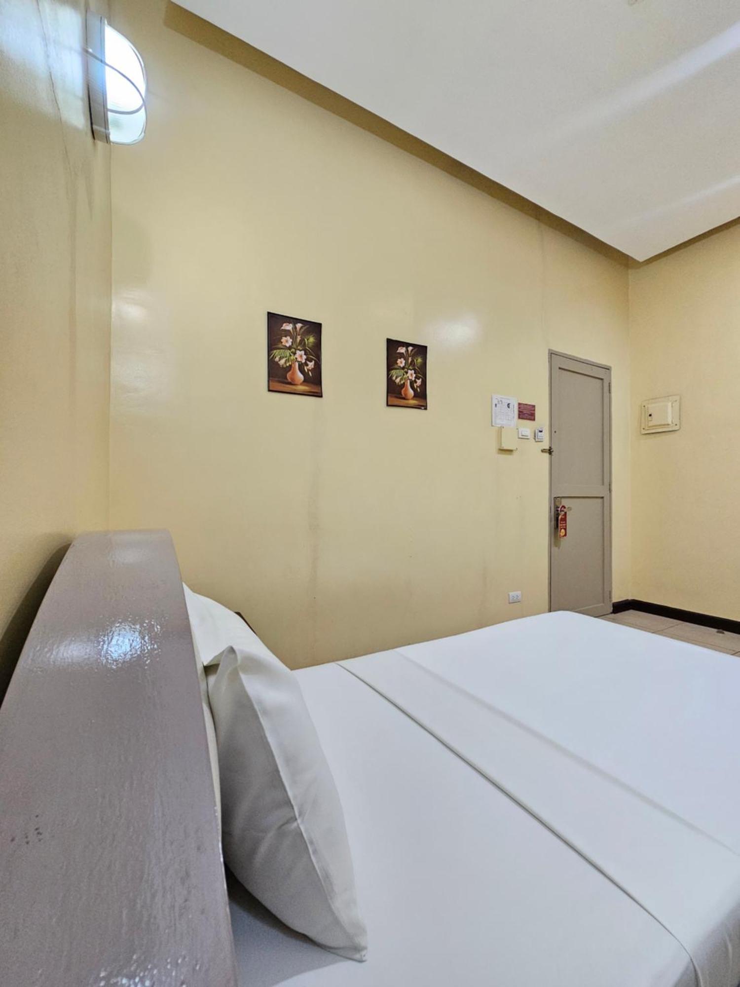 Hotel Nicanor Dumaguete City Exterior photo